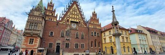 Rada miejska wybrała Honorowego Obywatela Wrocławia i przyznała nagrody za 2022 r. Sprawdź, komu [NAZWISKA]