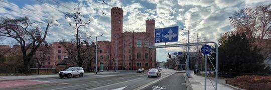 Rusza wymiana zwrotnicy na skrzyżowaniu Krupniczej z Podwalem. Linie 6, 7 i 11 pojadą objazdem