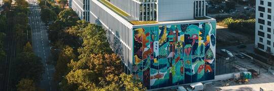 Nowy gigantyczny mural przy Powstańców Śląskich. 700-metrowe malowidło ma oczyszczać powietrze [ZDJĘCIA]