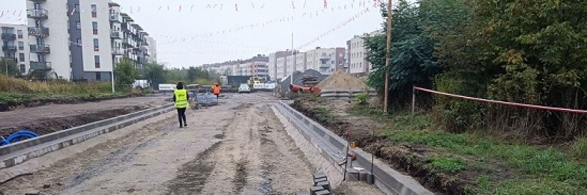 Trwa budowa ważnego łącznika Oporowa z Kleciną. Mieszkańcy nowych bloków odczują ulgę