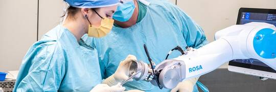 Wrocławski szpital ma robota do endopotez. To pierwsze takie urządzenie w Polsce [ZDJĘCIA Z OPERACJI]