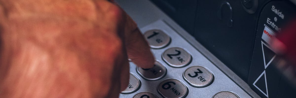 Wrocław: Złodzieje próbowali wysadzić bankomat. Użyli górniczego dynamitu