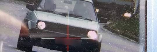 Wrocław: Legnicka „kusi” do drogowego piractwa. Nietypowe tłumaczenie kierowcy klasycznego golfa