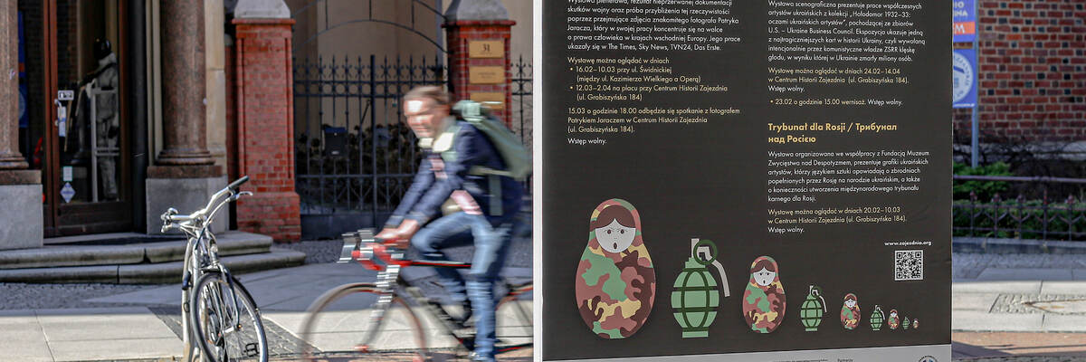 W drugą rocznicę agresji Rosji na Ukrainę, we Wrocławiu stanęły przejmujące wystawy [ZDJĘCIA]