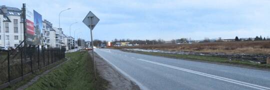 Bloki rosną tu jak grzyby po deszczu. Mieszkańcy „nowego” Oporowa teraz będą mieli też chodnik i drogę rowerową