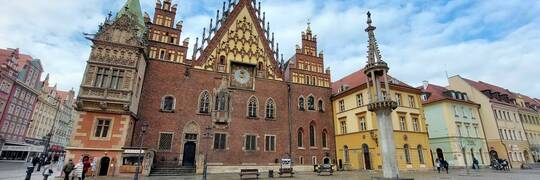 Poznaj wybitne wrocławianki! Licealiści przygotowali grę miejską z okazji Dnia Kobiet