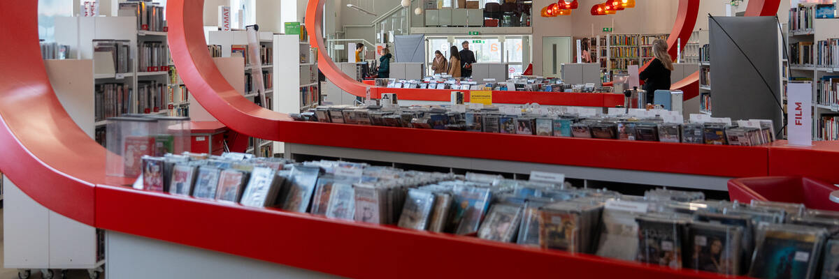 Wrocławskie biblioteki wciąż cieszą się ogromną popularnością. Powstanie 7 nowych centrów bibliotecznych