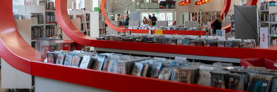 Wrocławskie biblioteki wciąż cieszą się ogromną popularnością. Powstanie 7 nowych centrów bibliotecznych