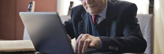 Nie radzisz sobie z komputerem? Wrocławskie biblioteki zapewniają mieszkańcom Cyber Pomoc