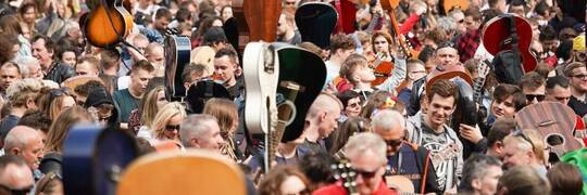 Do pobicia rekordu potrzeba 7968 gitarzystów. Ruszyła rejestracja uczestników Gitarowego Rekordu Świata we Wrocławiu