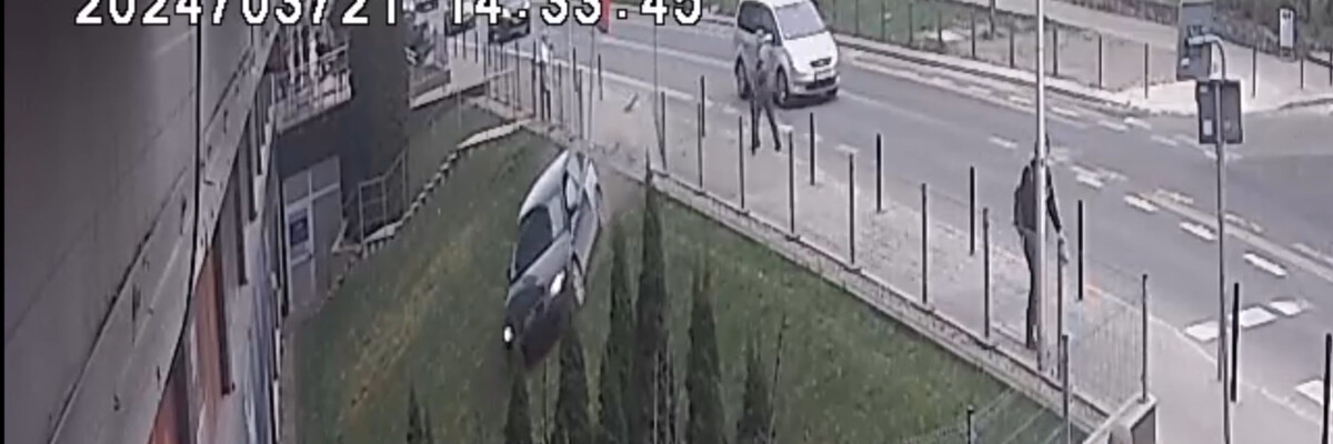 Wrocław: Samochód wjechał w ścianę Domaru. Policja ujawnia kulisy zdarzenia i pokazuje film [WIDEO]