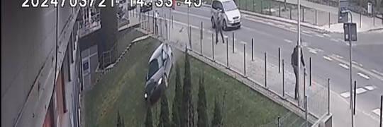 Wrocław: Samochód wjechał w ścianę Domaru. Policja ujawnia kulisy zdarzenia i pokazuje film [WIDEO]