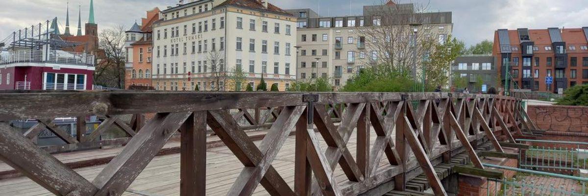 Wrocław: Będzie remont mostu św. Klary. Przeprawa z lat 90-tych się mocno zużyła [ZDJĘCIA]
