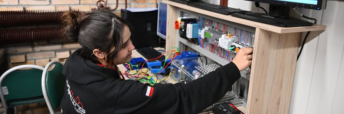 Politechnika Wrocławska otwiera nowe laboratoria. Będą tu badać pojazdy elektryczne i hybrydowe