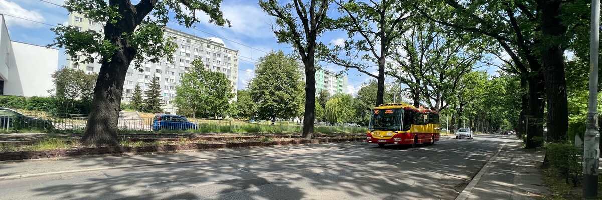 Wrocław: Remont ul. Olszewskiego potrwa do końca wakacji. Utrudnienia już od tego weekendu [OBJAZDY, ZMIANY MPK]