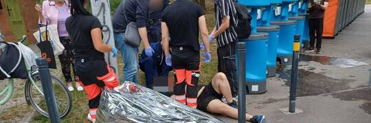 Wrocław: Pijany do nieprzytomności 16-latek leżał na trawniku w turystycznej części miasta [ZDJĘCIA]