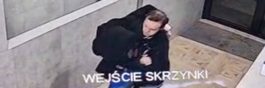 Kradzież na Nadodrzu. Sprawca odwiózł dziewczynę z imprezy, a potem okradł jej mieszkanie [WIZERUNEK]