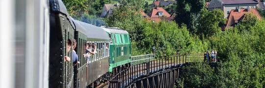 Zabytkowym pociągiem z Wrocławia w Góry Sowie