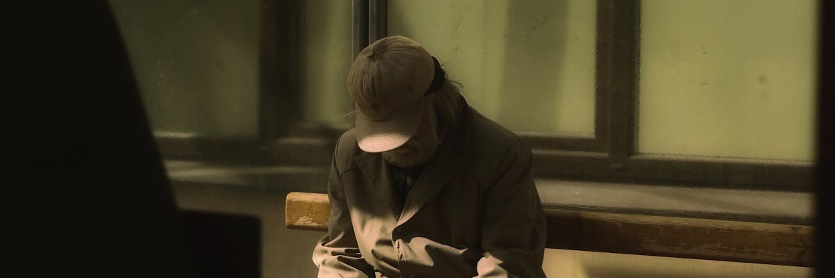 Wrocław: Mężczyzna spędził 3 dni na ławce. Wstydził się przyznać, że zgubił klucze