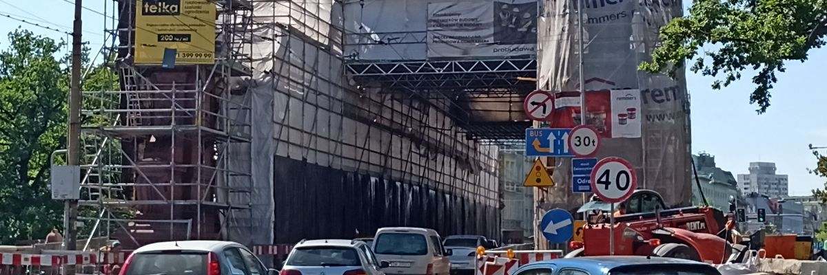Zielony, bordowy oraz czarny – na te kolory przemalowują most Zwierzyniecki [ZDJĘCIA]