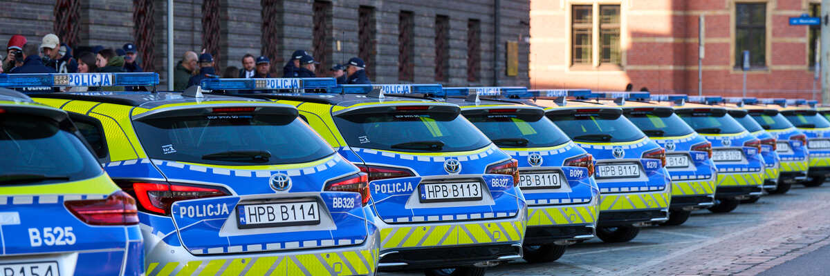 Policja wsparta z budżetu Wrocławia. Miasto kupiło nowe radiowozy [ZDJĘCIA]