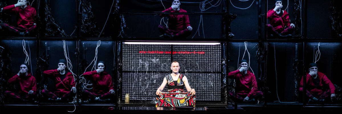 Teatr Współczesny wystawi sztukę idealną na Zaduszki. O czym są „Pogłosy”?