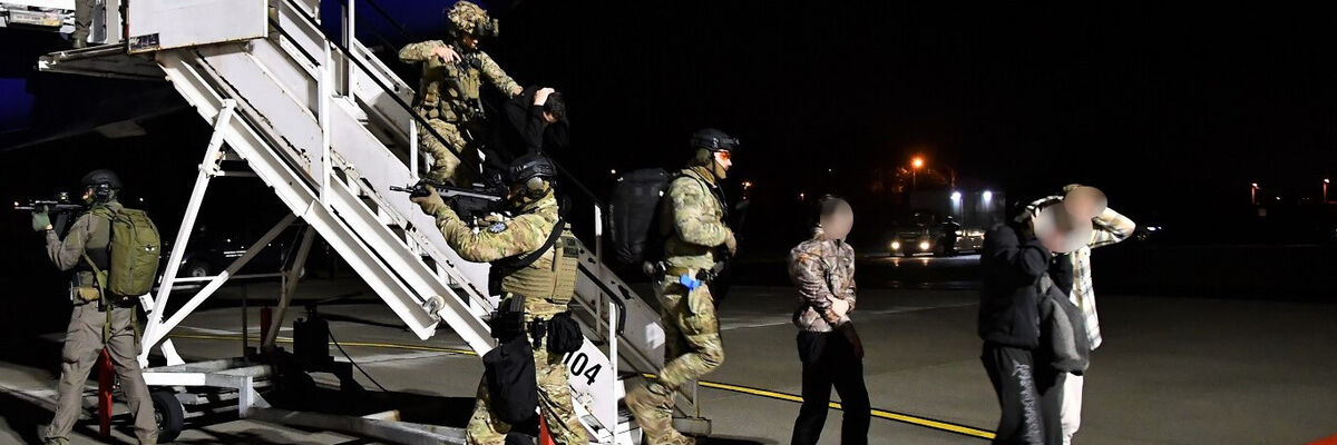 Na wrocławskim lotnisku kontrterroryści odbijali zakładników z porwanego samolotu. Spokojnie, to tylko ćwiczenia [ZDJĘCIA]