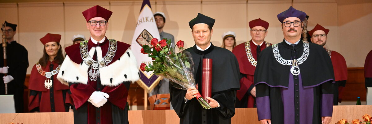 Węgierski fizyk nowym doktorem honoris causa PWr. Ogłoszono też laureata Lem Prize
