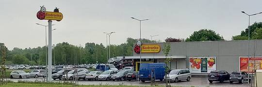 Biedronka znów wkurzyła klientów. Miała być promocja na Walentynki, są zarzuty UOKiK