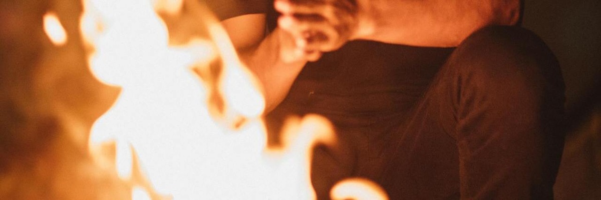 Wrocław: Bezdomny rozpalił ognisko na przystanku. Mogło dojść do tragedii