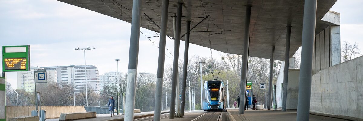 Podpora dachu nad peronem przy Tarczyński Arenie uległa uszkodzeniu