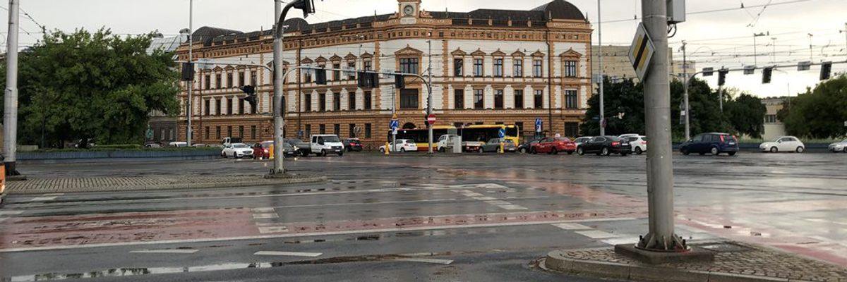 Rusza budowa kolejnej ścieżki rowerowej w centrum. Będzie mniej miejsca do parkowania