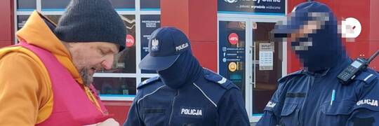 Zbierający podpisy ws. odwołania Jacka Sutryka skarżą się na policję. "Legitymują nas po kilka razy, bez podania przyczyny"