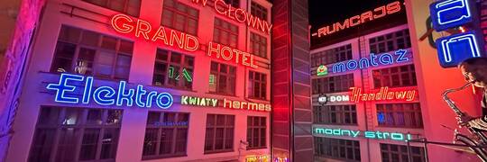 Wróciło wrocławskie Podwórko Neonów. Wreszcie zaświecił wszystkie! [ZDJĘCIA]