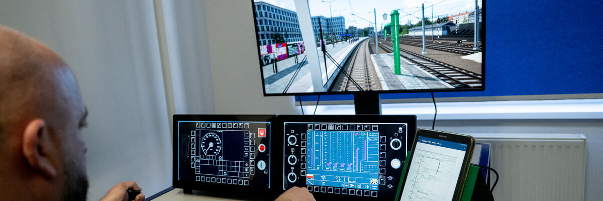 Miasto kupiło szkole symulator za 240 tys. zł. Uczniowie będą się uczyć prowadzić pociąg