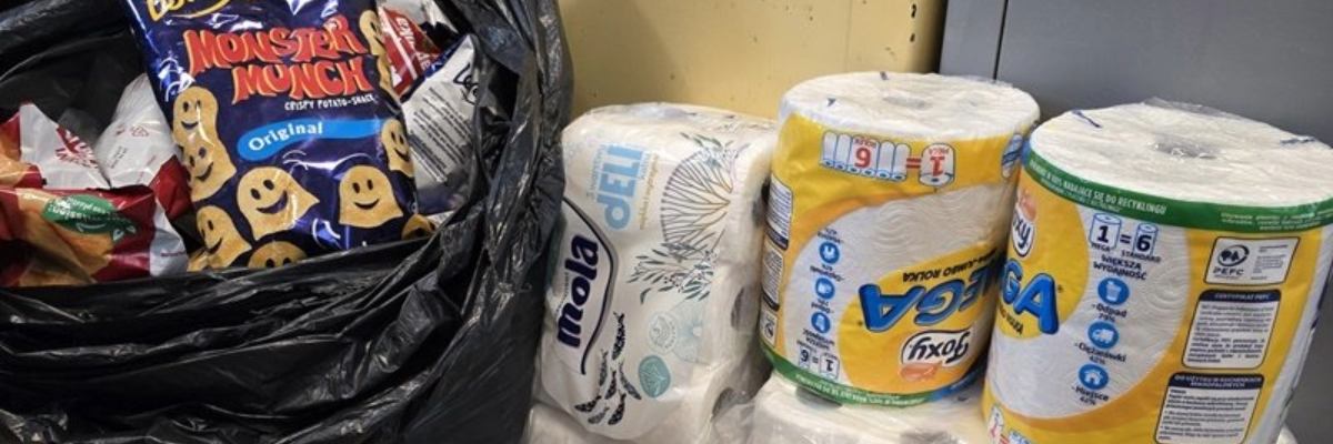 Środa Śląska: 51-latek kradł chipsy i papier toaletowy. Zatrzymali też jego syna