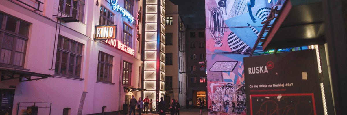 Ruszają pokazy specjalne na Podwórku Neonów. Połączą światło, ruch i dźwięk