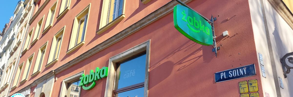 Nowa usługa Żabki we Wrocławiu. Po bułkę i loda nie trzeba będzie nawet schodzić na dół