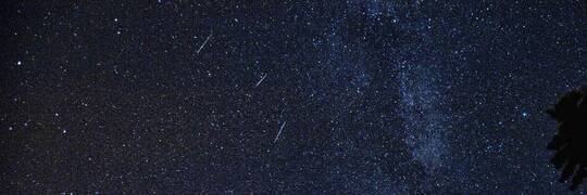 Dziś Noc Perseidów 2025. Jak oglądać „spadające gwiazdy”?