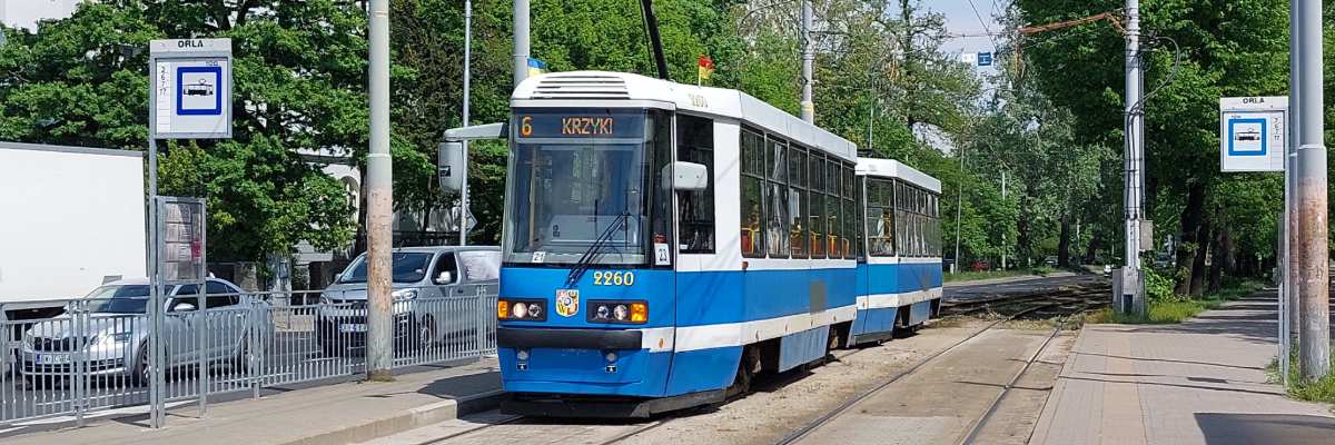 Kolejny weekend z autobusami „za tramwaj”. Kiedy skończą się utrudnienia w ruchu tramwajów na Powstańców Śląskich?