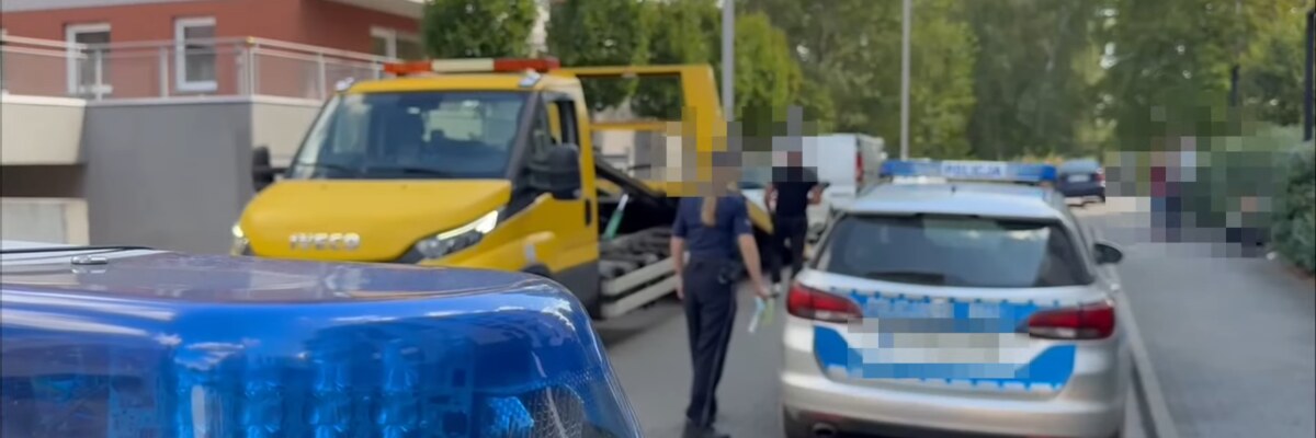 Sąsiad wcisnął klawisz i przyjechała policja. Akcja wymierzona w nielegalne parkowanie na wrocławskim osiedlu [ZDJĘCIA]