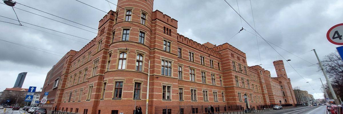Wrocław: Trzy osoby oskarżone o wyłudzenie pieniędzy z Unii Europejskiej