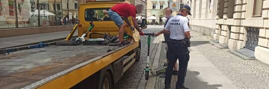 Dość pobłażliwości dla porozrzucanych hulajnóg! Wrocław zachęca mieszkańców do zgłaszania przypadków