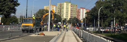 Przebudowa torowiska na Bardzkiej na półmetku. W weekend przekładka nakładek