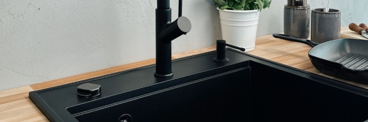 Minimalizm w kuchni: jak dobrać zlew i baterię w duchu less waste