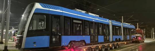 MPK skorzystało z prawa opcji. Do Wrocławia przyjechała pierwsza „ponadprogramowa” PESA