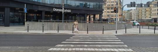 Tymczasowe przejście przez ul. Piotra Skargi wróciło jako stałe