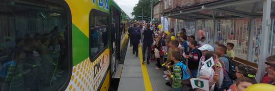 Inauguracyjny przejazd na trasie Wrocław – Sobótka – Świdnica. Entuzjastyczne powitanie pociągów po 22 latach przerwy [ZDJĘCIA]