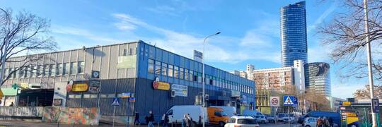Pawilon handlowy z Komandorskiej zostanie wyburzony. W jego miejscu powstaną mieszkania