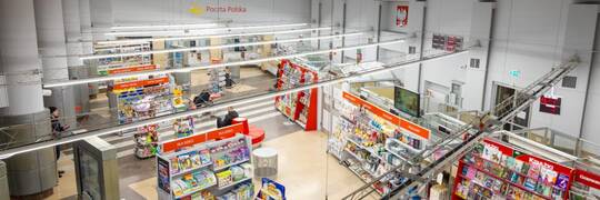 Poczta Polska dumna ze swojej „pozapocztowej” oferty. W 2026 roku w placówkach będzie więcej książek